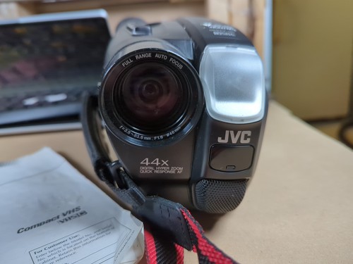 JVC VHS Camcorder GR-AX830 - NO BATTERY - Unable To Test - W/ Manual & Charger - Picture 8 of 16