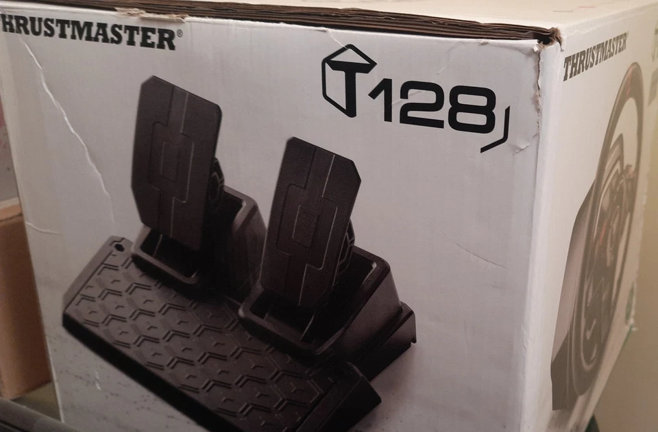 Thrustmaster T128 Volante Force Feedback con 2 Pedali Magnetici Per PC e XBOX - Immagine 3 di 4