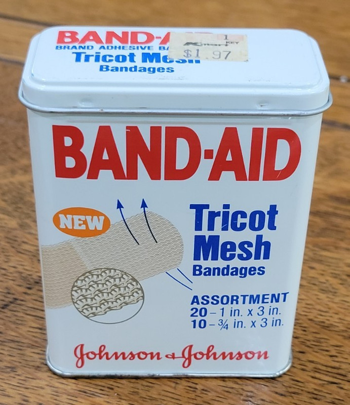 VTG 1980 BAND-AID 3" TIN BOX 4941 - Tricot Mesh Bandages Hinged Lid 30 Ct EMPTY