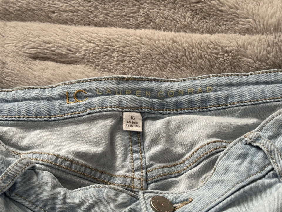 Lauren Conrad Shorts Womens Size 16 Blue Denim Cuffed - Image 4 of 4