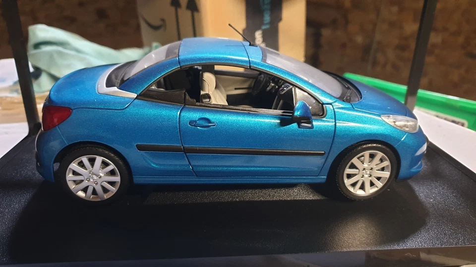 peugeot 207 cc 1/18 norev verte - Photo 4/4