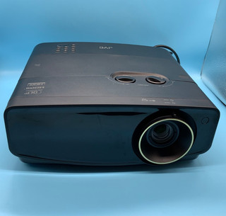 DLP PROJECTER JVC LX UH1B 4K UHD/HDR WITH BRACKET & REPLACEMENT REMOTE WORKING