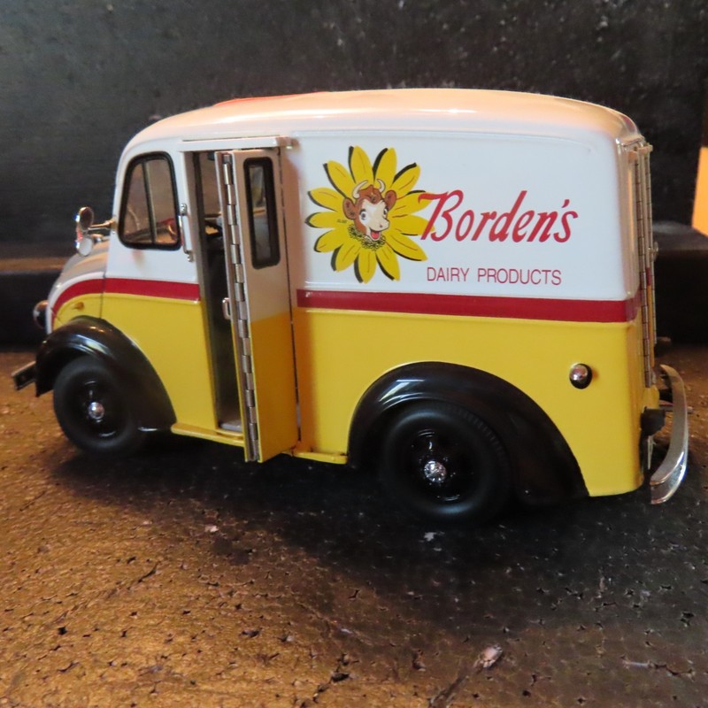 Danbury Mint 1950 Divco Borden's Dairy  Delivery Van 57