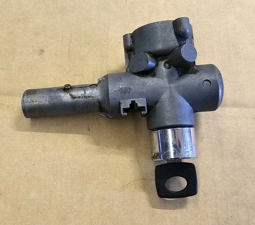 Cilindro/llave bloqueo encendido mercedes w108 w109 w111 w112/funcionando Foto 3 de 3