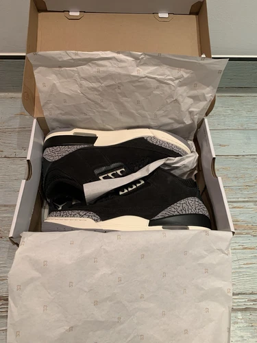 Jordan 3 Off Noir W UK9.5. Nuovo e con scatola.