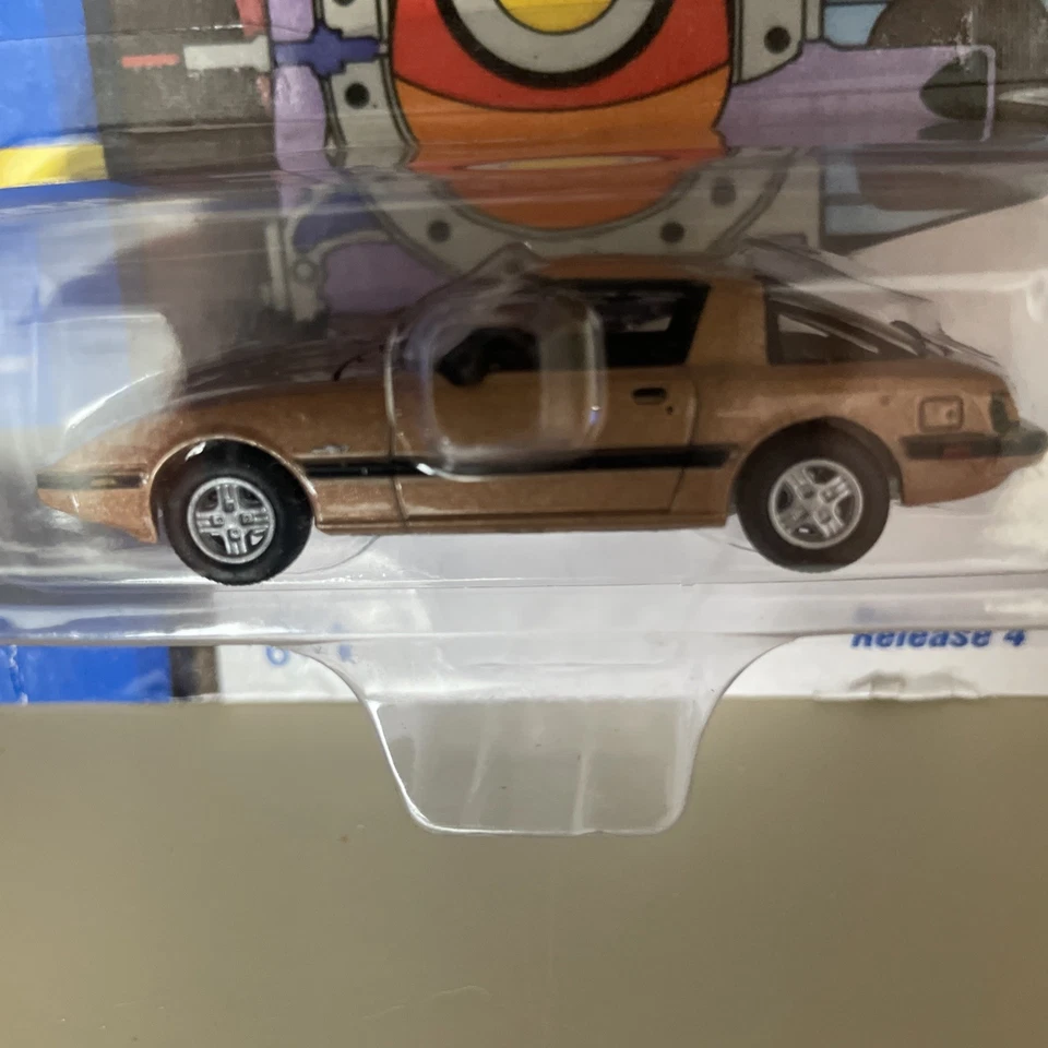 Johnny Lightning 1981 Mazda RX-7 Diecast Metal Modelo Coche Clásico Dorado NUEVO EN CAJA d1 Foto 3 de 4