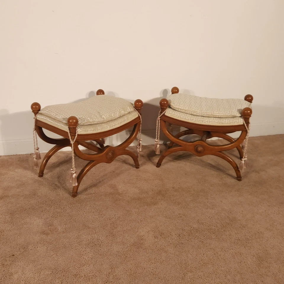 PR Baker Furniture Palladian Collection Nogal Tapizado Otomanos Reposapiés Foto 3 de 4