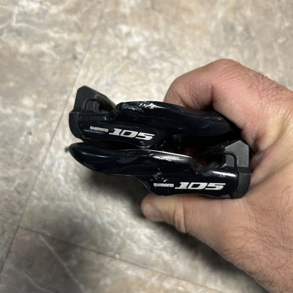 Shimano 105 PD-5700 Pedals Clipless with Cleats - Image 3 of 4