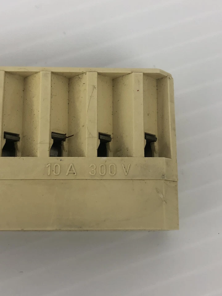 Gould Modicon MA-8202-001 Terminal Blocks 300V 10A - Lot of 8 - Image 3 of 4
