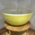 Vintage PYREX Yellow Glass Mixing Bowl #404, 4qt, USA, 10.25" Di, 4.5" Tal