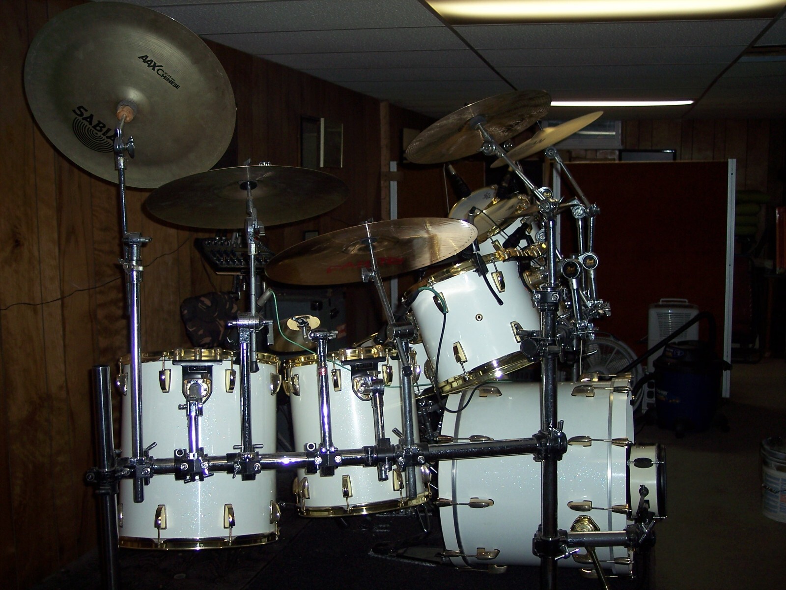 TEMPUS DRUMS. CRYSTALINA WHITE W/GOLD LUGS AND RIMS. MANY EXTRA'S