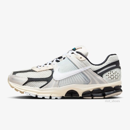 靴 Nike Women's Zoom Vomero 5 Premium Nike Zoom Vomero 5 Women's Shoes. Nike.com