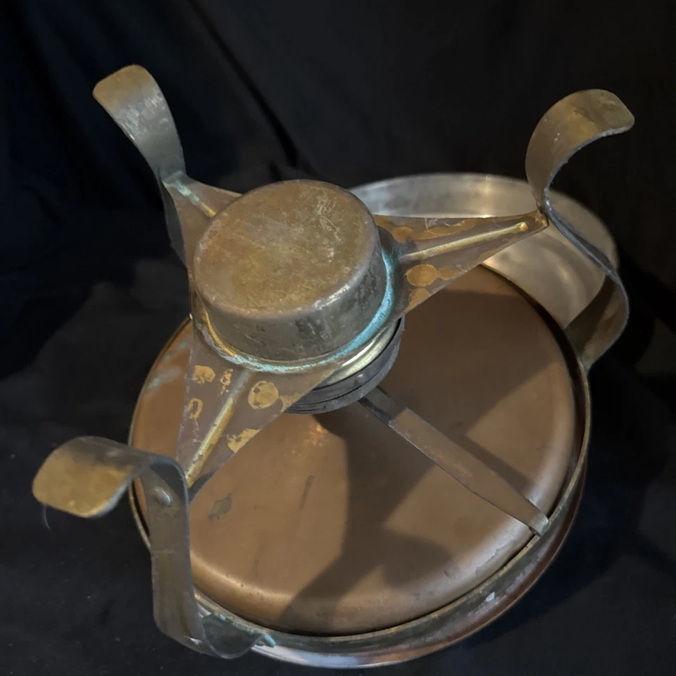 Plato de frotamiento vintage de latón cobre con sartén, tapa abovedada, soporte y calentador de esterno Foto 4 de 4