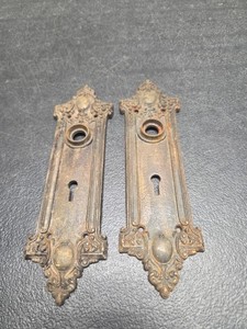 Pair Of Antique Ornate Cast Iron Reole Door Knob  Back Plate 231