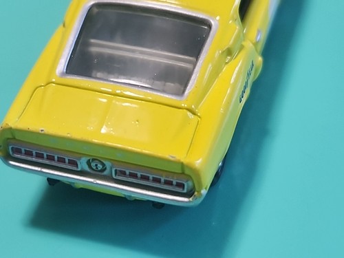 Johnny Lightning 1:64 Ford Diecast Car 1968 Shelby GT-500 Yellow Limited Edition - Picture 7 of 12