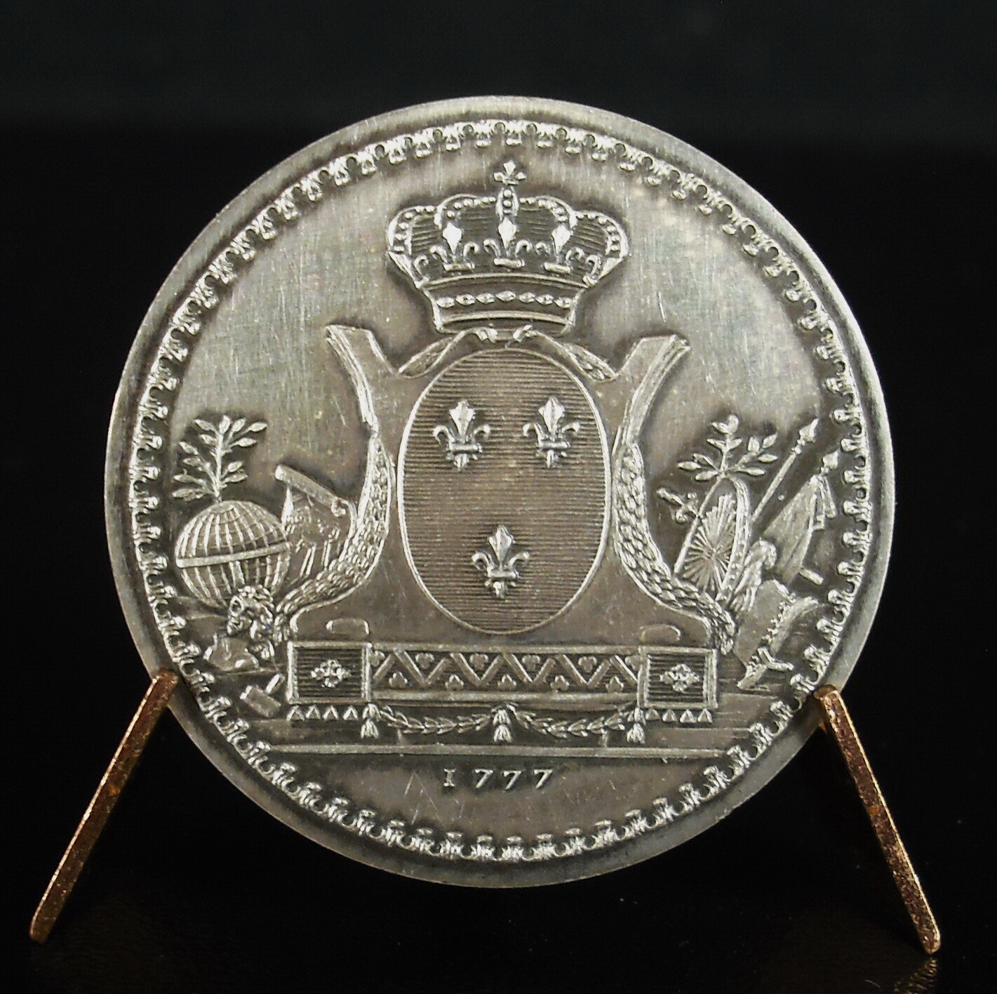 Token #Ee /300 Milliners Plumassières Milliners And Feather Shackles 1777  Token – Biblioteca Nacional de Angola