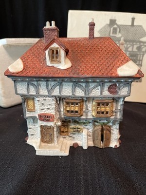 1986 Department 56 ''Tuttle's Pub'' Dickens Series Christmas Village W Box & Light