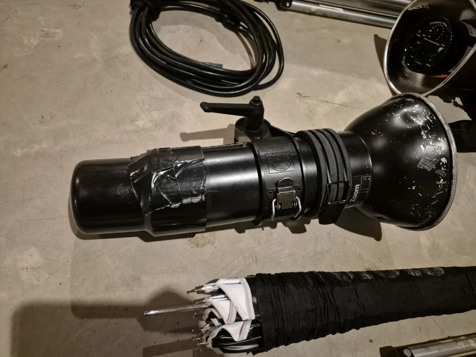 Комплект из 2 ламп Profoto Compact Plus 600 в чехле - Изображение 2 из 4