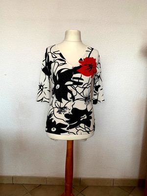Imagini Twinset 36/S Creme-Schwarz-Rot bestickt