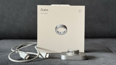 Oura Ring 4, Größe 8, Gebürstetes Silber, Smart Ring