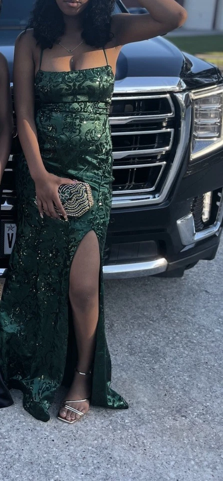 Emerald Green prom Dresses Size Small Worn Once In perfect Condition  - Image 4 of 4