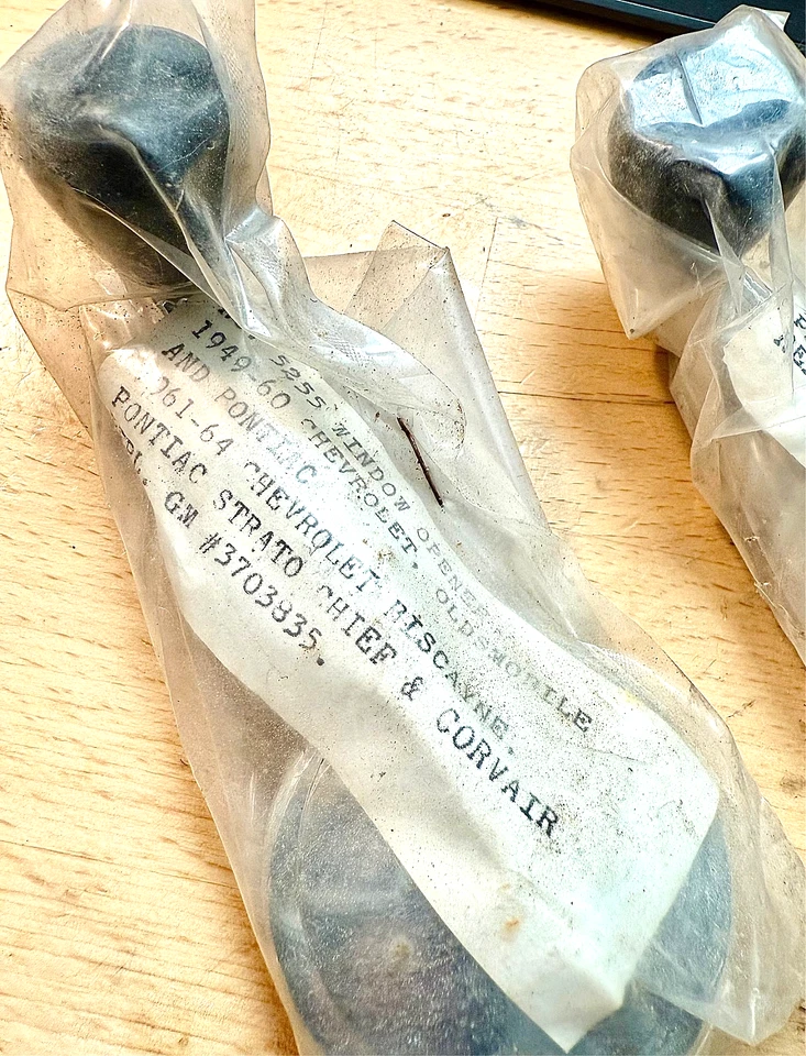 NORS 1949-1960 CHEVROLET PONTIAC OLDS WINDOW DOOR CRANK HANDLES REPL GM 3703835 - Изображение 3 из 4