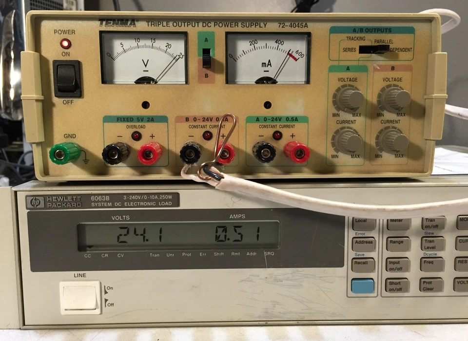 Tenma 72-4045A Triple Output DC Power Supply 0-24 VDC @ 0.5 A, 5 VDC @ 2A Tested - Image 2 of 4