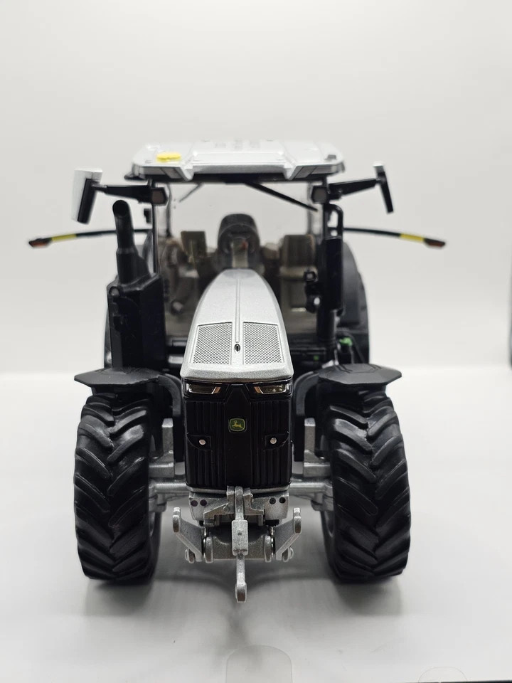 2023 Farm Show 1/32 John Deere 7R 350 Silver Chaser - Image 3 of 4