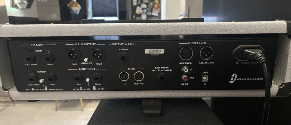 Avid Eleven Rack Guitar Effects + VOODOO LABS PRO CONTROLLER + WHITE TOLEX - Image 3 of 4