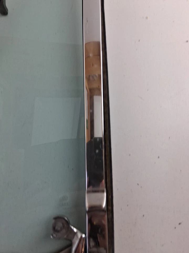 1968-1979 Volkswagen Bus Transporter Right Front Door Glass - Image 4 of 4