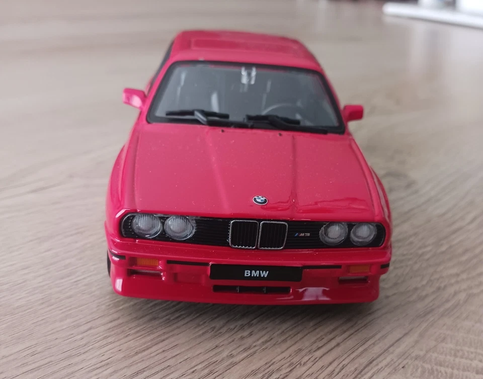 BMW M3 1988 1/24 - Photo 3/4