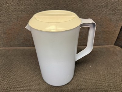 VTG Rubbermaid 1 Gallon Pitcher #2718 Periwinkle w/ White Strainer Lid