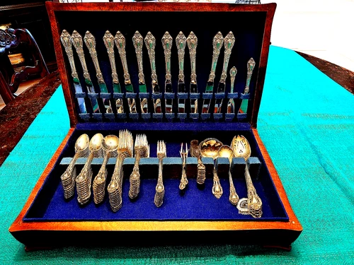 Eloquence Lunt Sterling Silver Flatware Service Set. 106 total pieces.