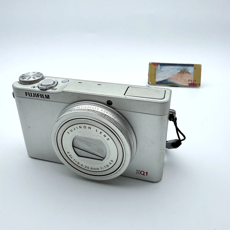 Fujifilm XQ1 Silver 12MP Compact Digital Camera 4x Optical Zoom 3" LCD Japan - Image 3 of 4