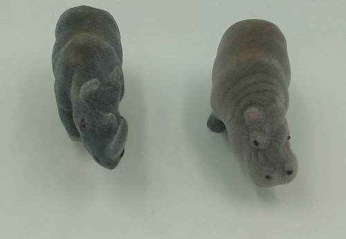 Small Vintage Flaked gray rhino and hippopotamus Figurines 4"x 1.75"Africa Safar - Picture 3 of 13