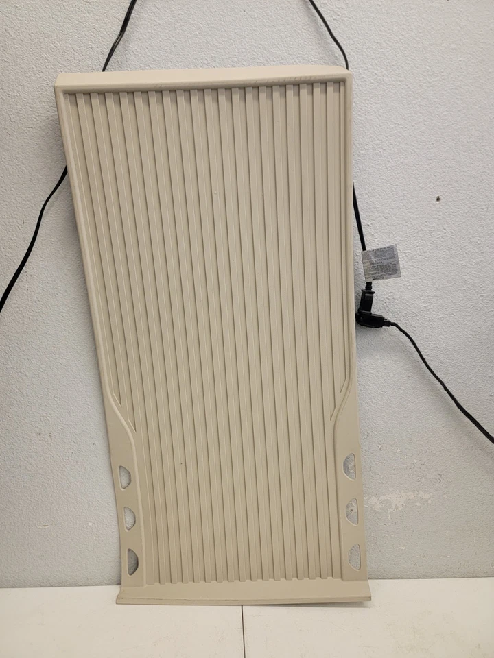 Revestimiento de piso OEM tercera fila para todo tipo de clima en pergamino '23-'24 Cadillac Escalade ESV Foto 2 de 4