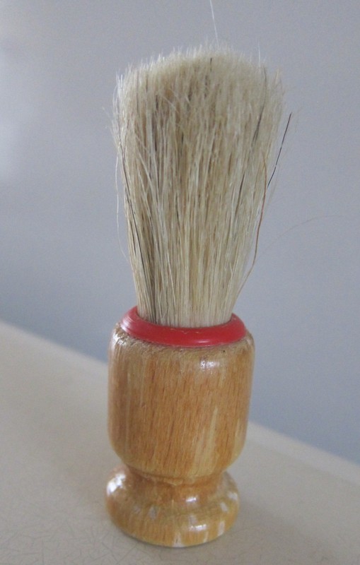 VINTAGE SHAWING BRUSH NATURAL BRISTLE WOODEN HANDLE