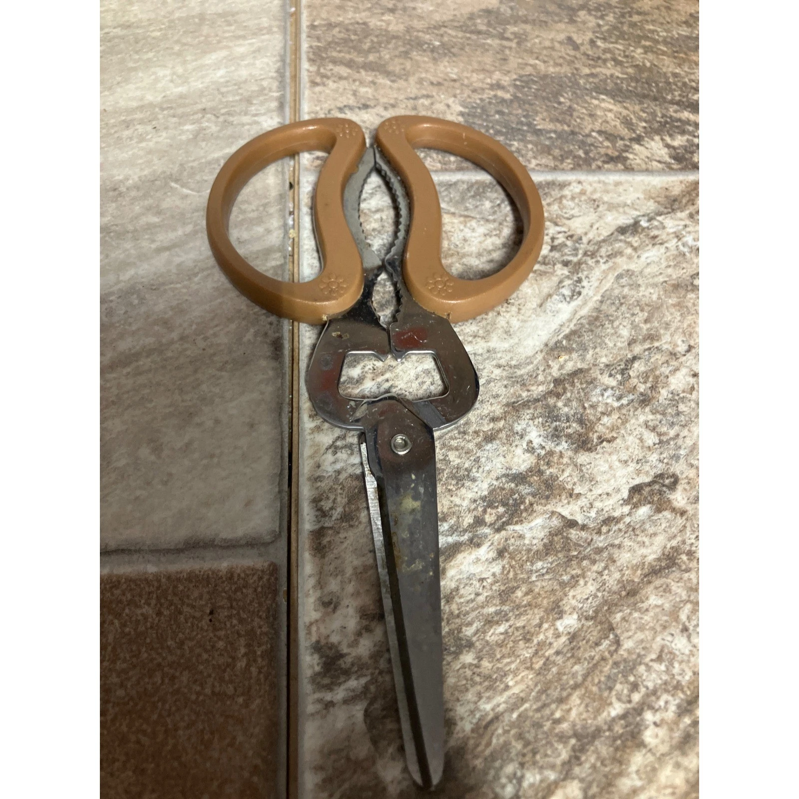 Vintage Travco Kitchen Shears Multi Tool Stainless Steel Taiwan Tan Floral 8.25"