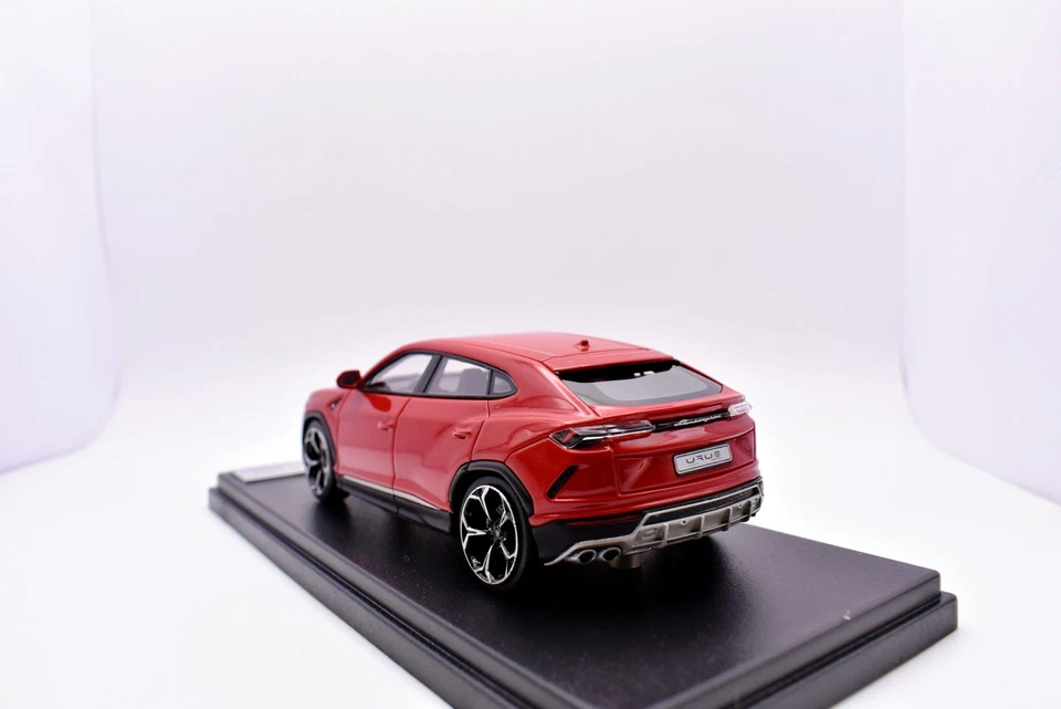 1:43 Scale Lamborghini Urus Red Looksmart Road Vehicles - Image 4 of 4