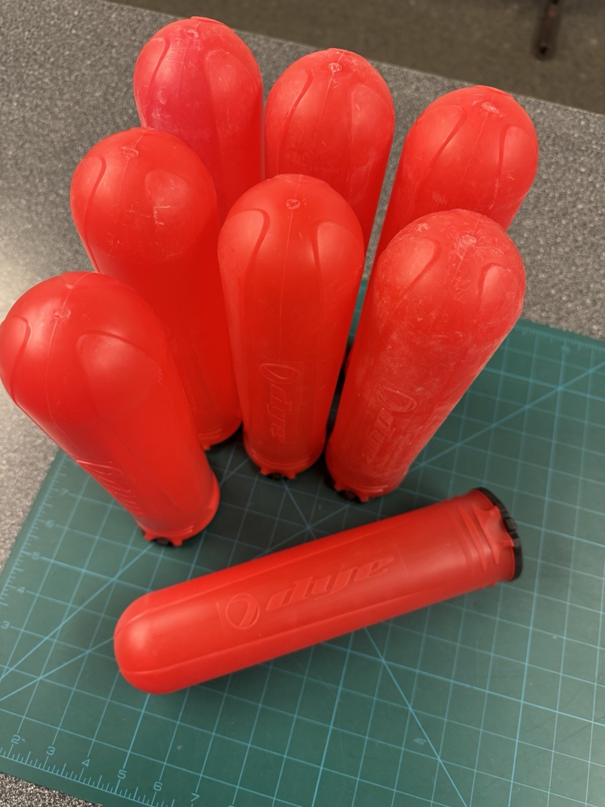 DYE &ldquo;Alpha&rdquo; 140 rd paintball pods (&times;8). RED. One piece 