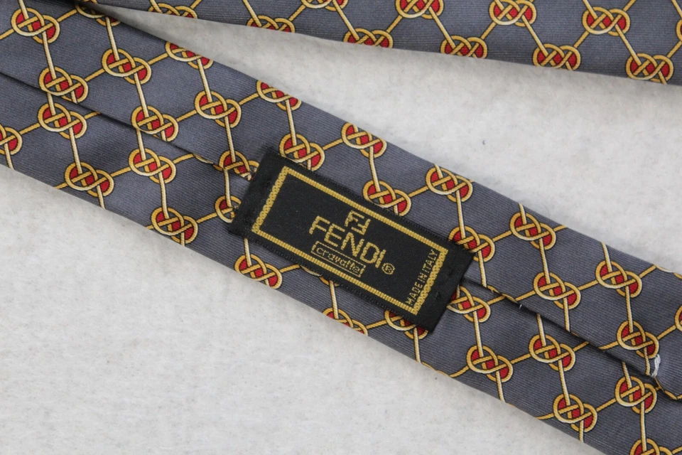 Corbata Fendi 100% seda hecha en Italia eslabón de cadena de lujo talla única 58" x 4" Foto 2 de 4