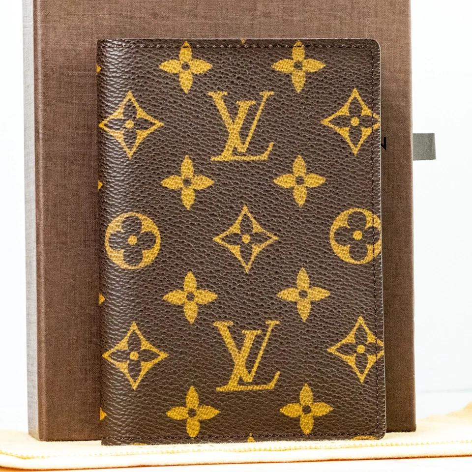 LOUIS VUITTON Passport Cover Case Holder M60180 Monogram Couverture Passeport[S] - Image 2 of 4