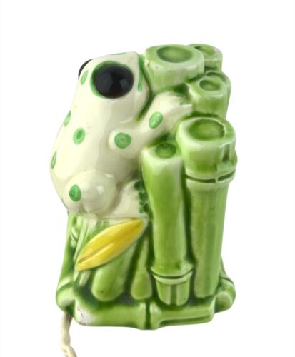 Vintage Novelty Night Light Ceramic Frog on Bamboo Creepy Red Eyes Japan 1970s - Picture 4 of 6