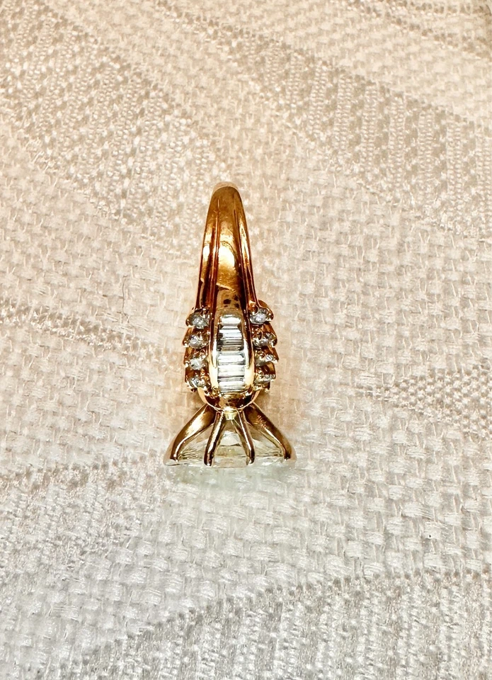 Anillo de compromiso de diamantes marquesa 1,30 quilates, banda de diamantes baguette, usado Foto 2 de 4