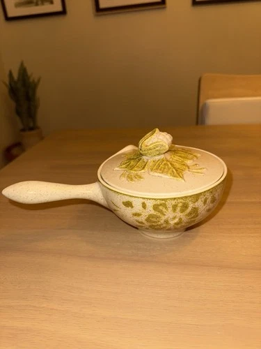 Vintage Damask gravy boat with lid made by Red Wing Pottery