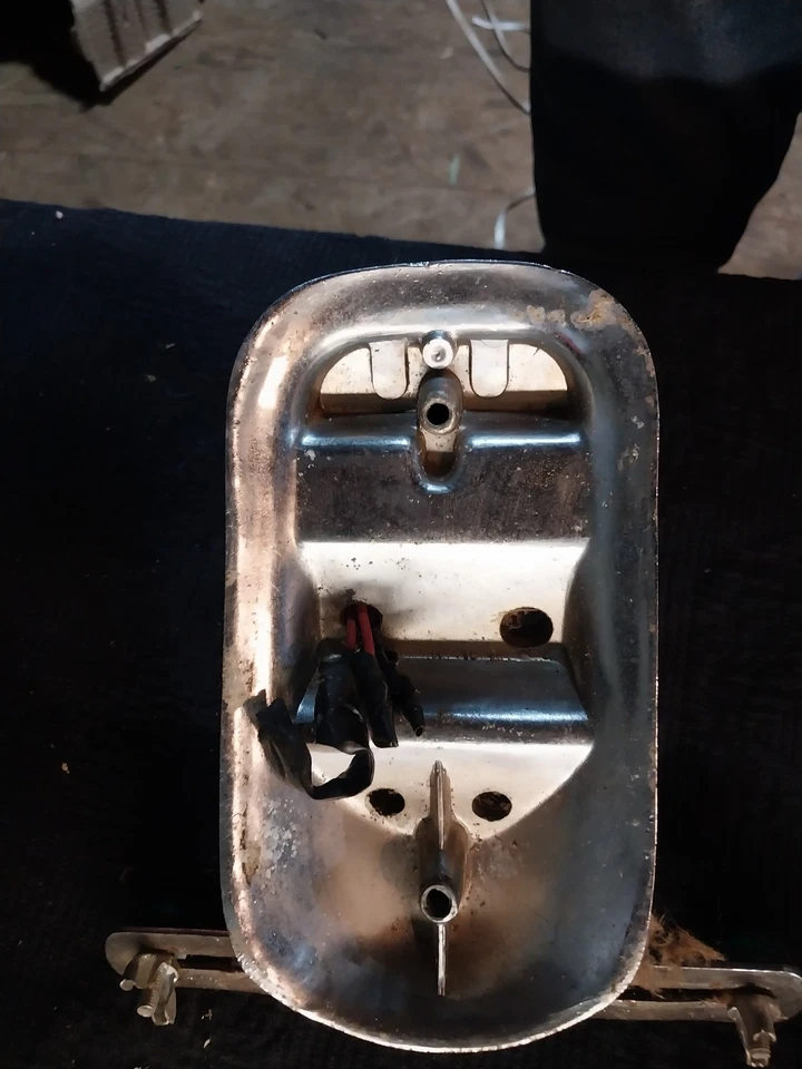 Harley Davidson Tombstone 尾灯 复古 Old Glide Softail 铬平头 — 第 3/3 张图片