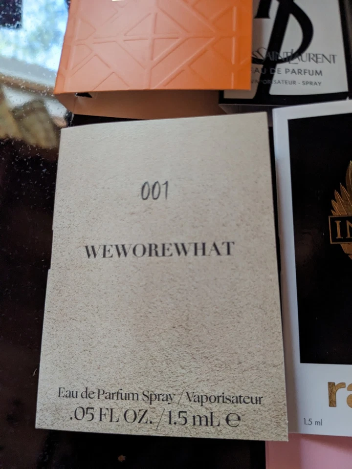 Nueva bolsa de viaje Ulta Beauty GWP y 25 piezas tamaño de viaje surtido fragancia y rostro Foto 4 de 4