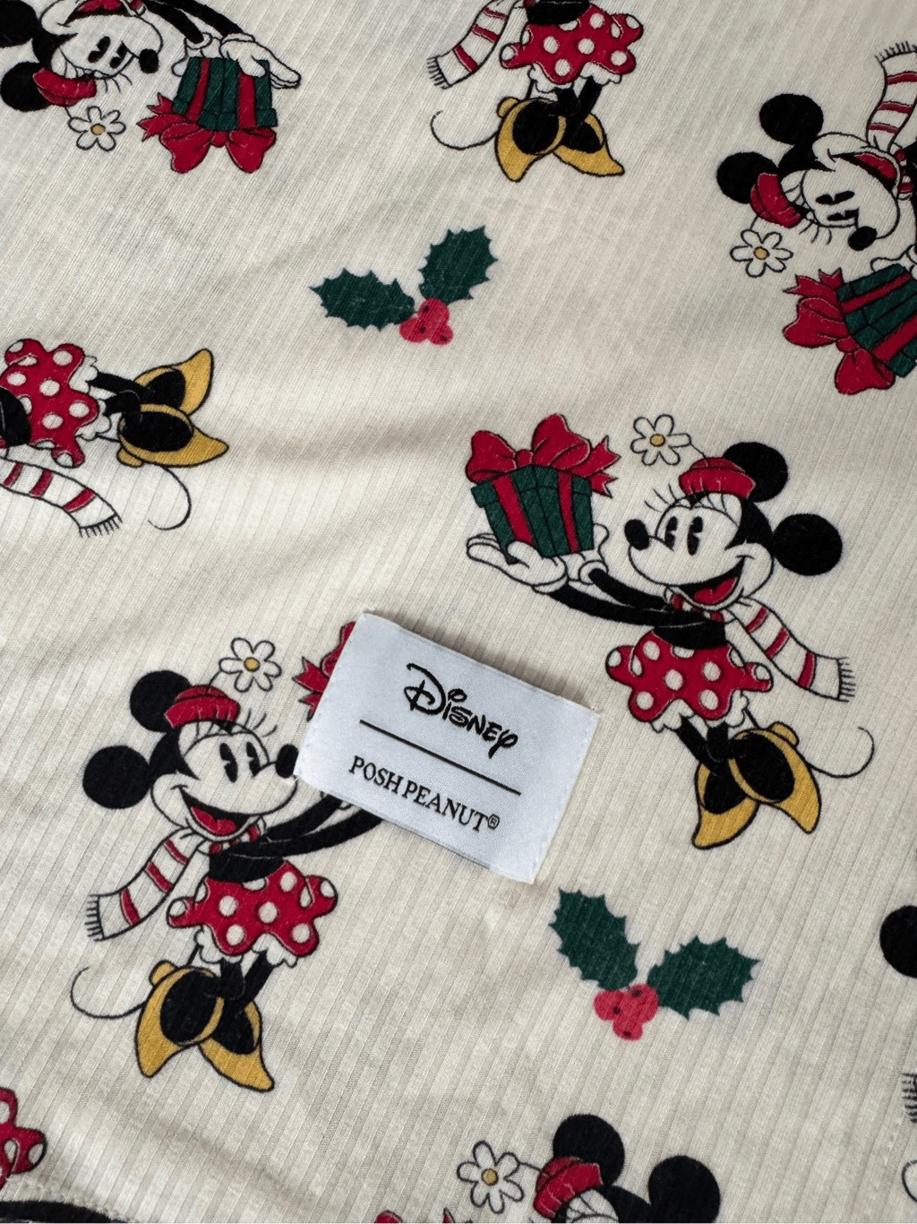 Disney Blanket Minnie Mouse Holiday Edition Ribbed Stretchy Posh Peanut