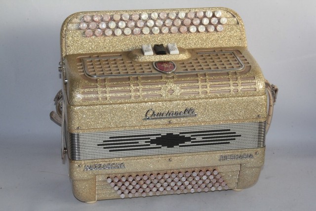 Accordéon chromatique Crucianelli Nazzareno Piermaria 80 basses (57050) Accordéon chromatique Crucianelli Nazzareno Piermaria 80 basses (57050)