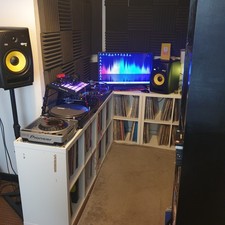 The ultimate DJ collection, 2x Technics SL 1210 mk5g, over 3000 vinyl and more